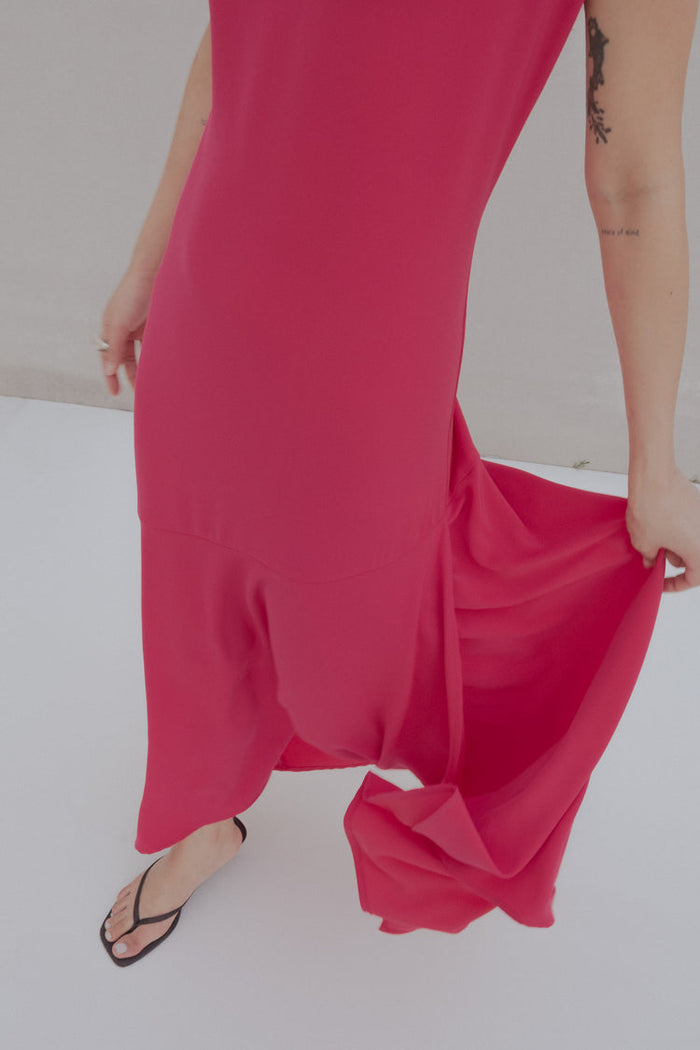Vestido Midi Assimétrico