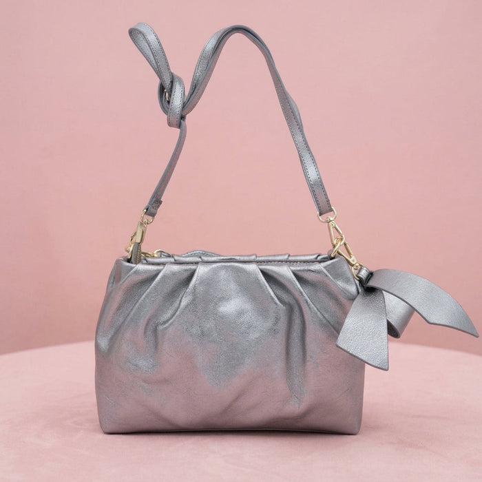 Bolsa de Ombro em Pele Genuína — Prata
